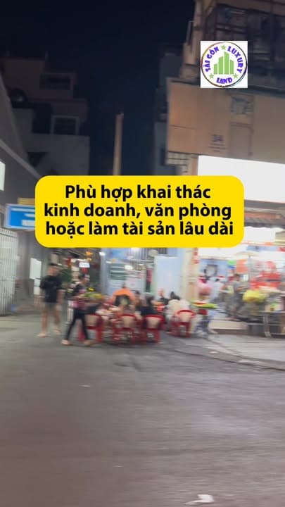 Vị trí trung tâm – Nhà tọa lạc tại đường Cô Bắc, P. Cầu Ông Lãnh, Q.1, khu vực sầm uất, giao thông kết nối thuận tiện...