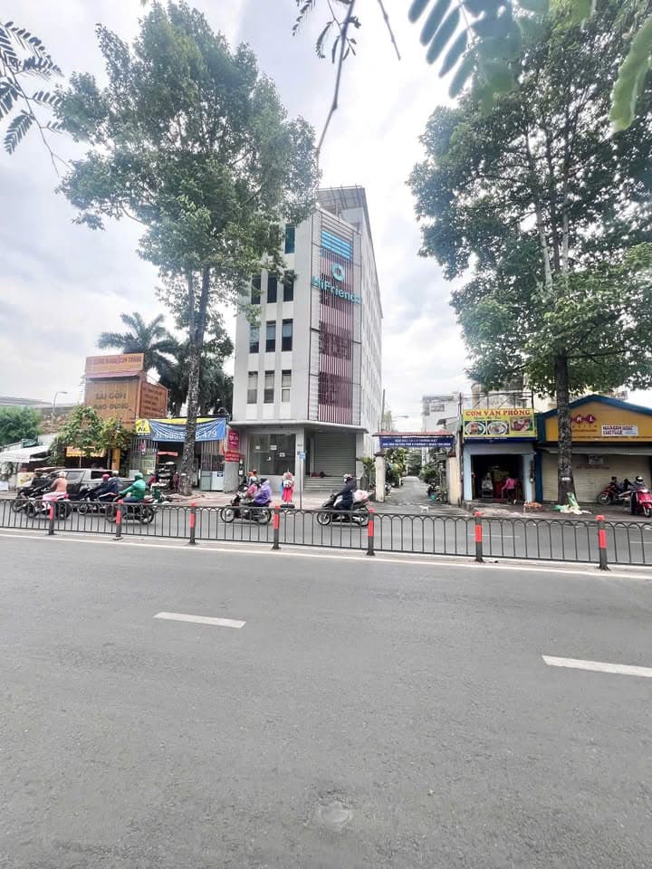 BÁN GẤP TÒA NHÀ GÓC 2 MẶT TIỀN – LÝ THƯỜNG KIỆT, TÂN BÌNH