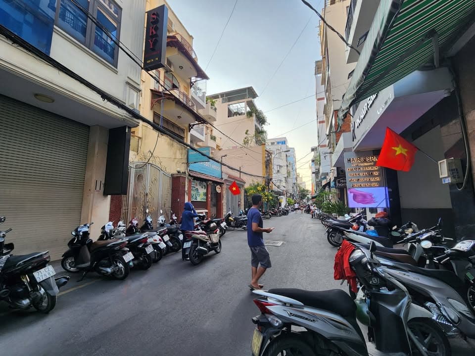 CHO THUÊ TÒA NHÀ KARAOKE  FULL NỘI THẤT VIP  TRUNG TÂM QUẬN 1