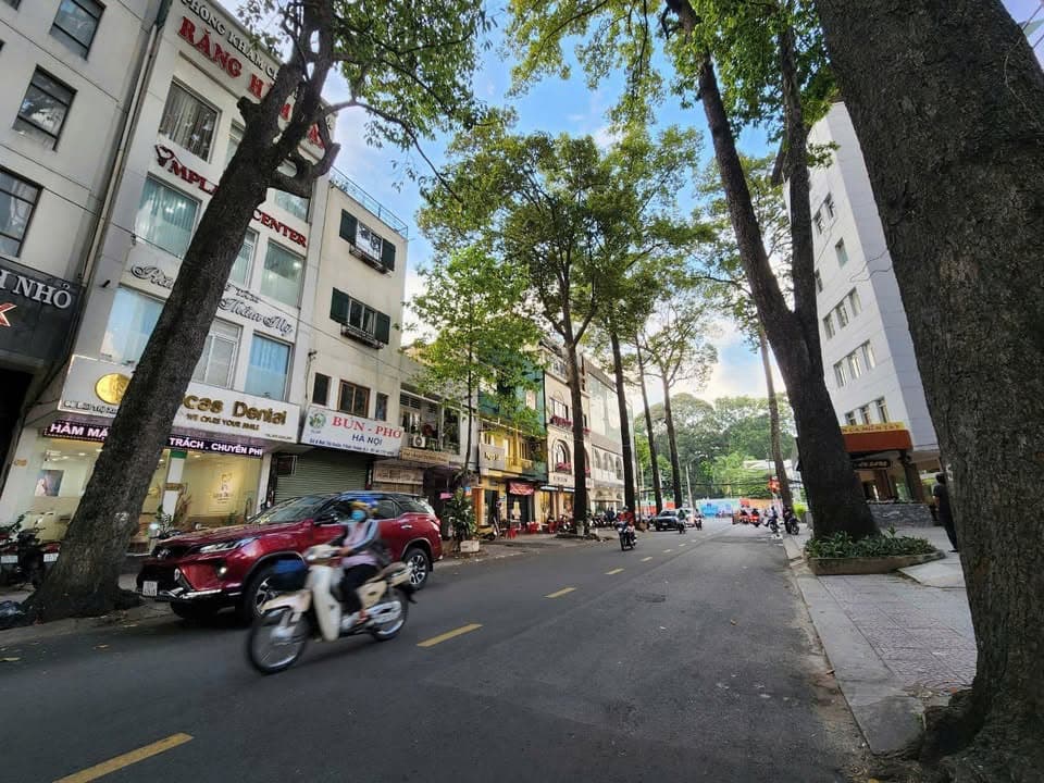 BÁN KHÁCH SẠN 12 TẦNG – 44 PHÒNG