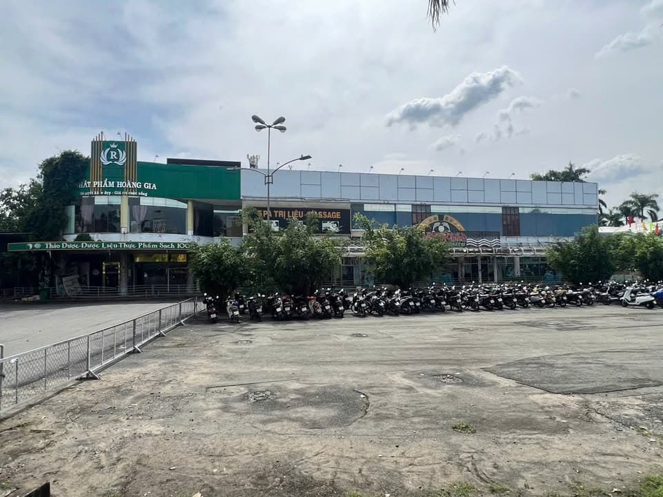 CHO THUÊ MẶT BẰNG TRUNG TÂM THƯƠNG MẠI ĐẦM SEN