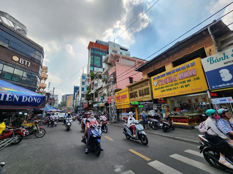 BÁN NHÀ LIỀN KỀ MẶT TIỀN NGUYỄN HỮU CẦU – ĐỐI DIỆN CHỢ TÂN ĐỊNH, QUẬN 1