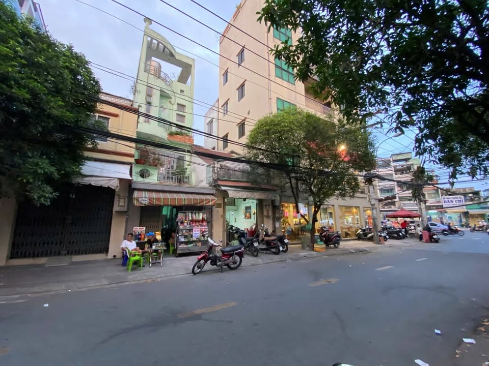 MẶT TIỀN TRẦN NGUYÊN HÃN – KHU KINH DOANH SẦM UẤT GẦN TRƯỜNG QUỐC TẾ Victoria