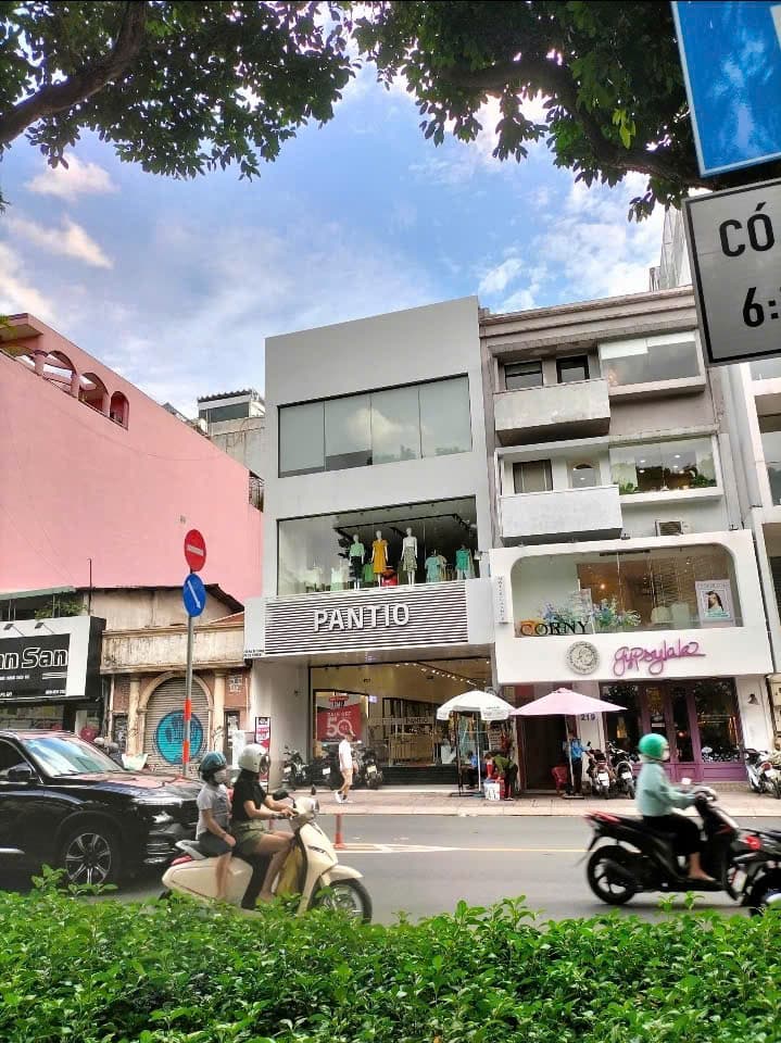 Bán/cho thuê nhà mặt tiền 215A-215B Hai Bà Trưng, Phường Võ Thị Sáu, Quận 3