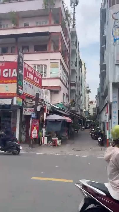 Địa chỉ: Mặt tiền Tô Hiến Thành, Phường Hòa Hưng, Quận 10 tuyến đường kinh doanh cực kỳ sầm uất, lưu lượng khách cao.