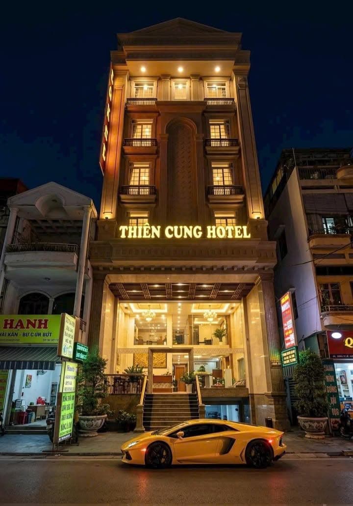 Khách Sạn Mặt Tiền Trục Chính K300 - CỘNG HOÀ P.12 Tân Bình_Sẵn HĐ THUÊ