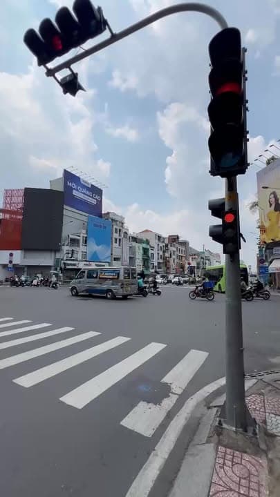 114 Đinh Tiên Hoàng, P. Đakao, Q1.