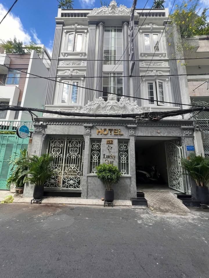 KHÁCH SẠN TRUNG TÂM BẾN THÀNH: