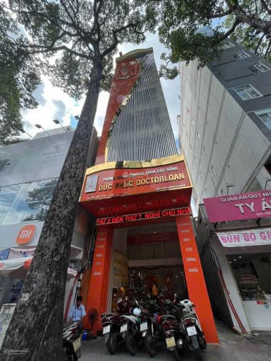 Mặt tiền 9A Tôn Thất Tùng, P. Phạm Ngũ Lão ngay gần góc đường Bùi Thị Xuân, Quận 1.