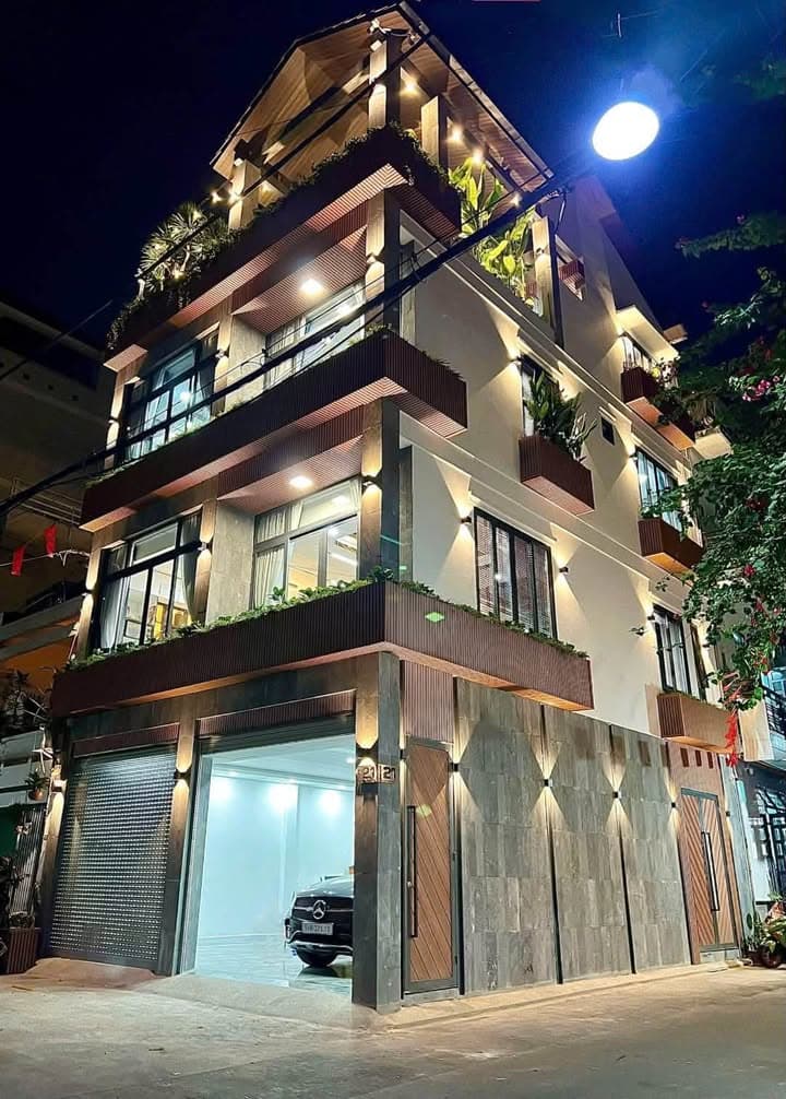 Biệt thự đẹp - Góc 2 Mặt Tiền trung tâm Phường Phú Nhuận, HCM