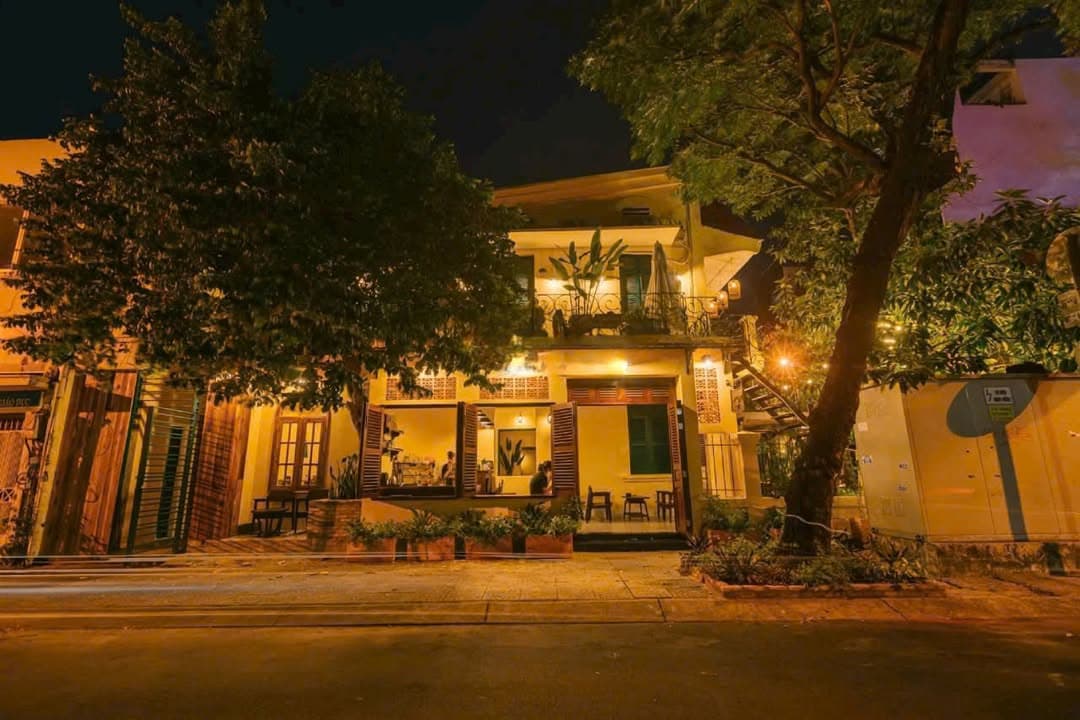 CHO THUÊ BIỆT THỰ GÓC 2 MẶT TIỀN – TRUNG TÂM QUẬN 1