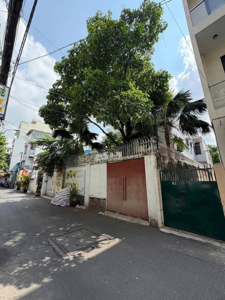 Biệt Thự 220/ Lê Văn Sỹ, P.14, Quận 3